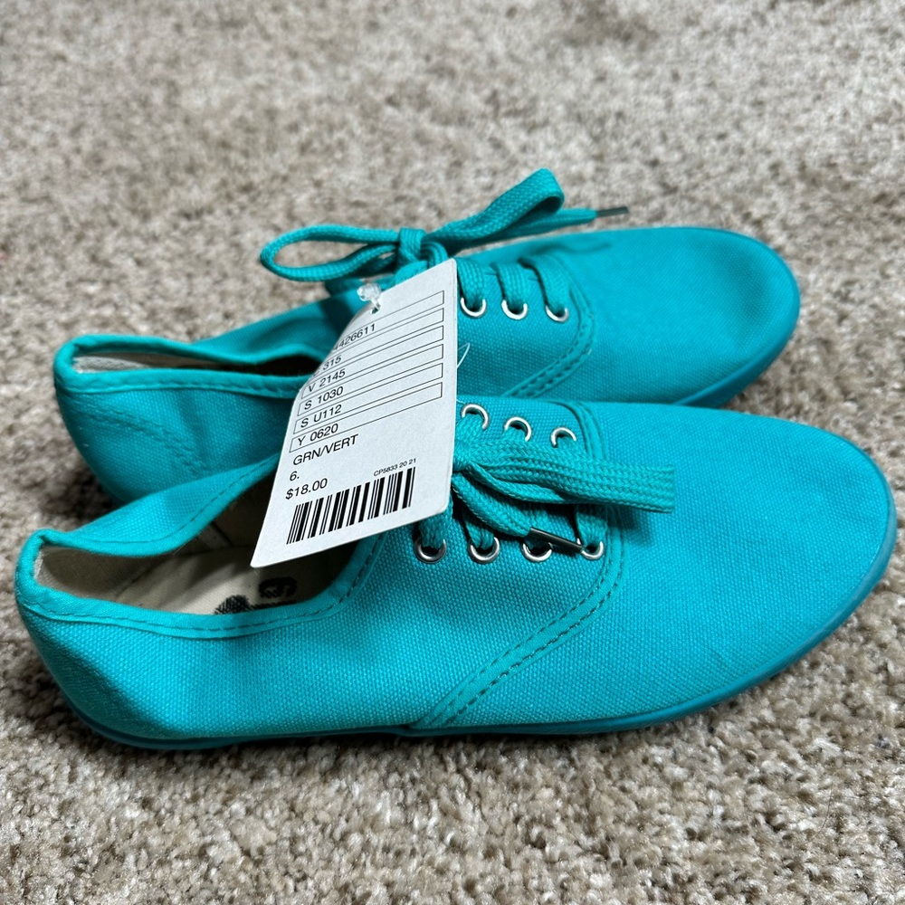 Urban Outfitters Tennis Shoes | Size Women’s 6
